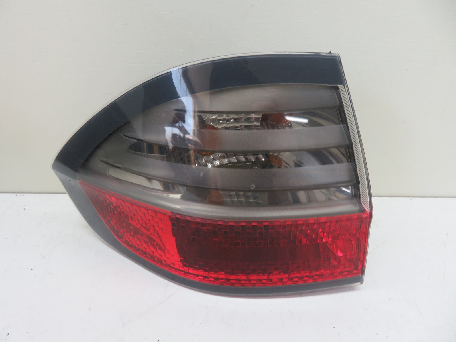 FORD S MAX NSR REAR PASSENGER OUTER TAIL LIGHT 2006-2010 1302-4