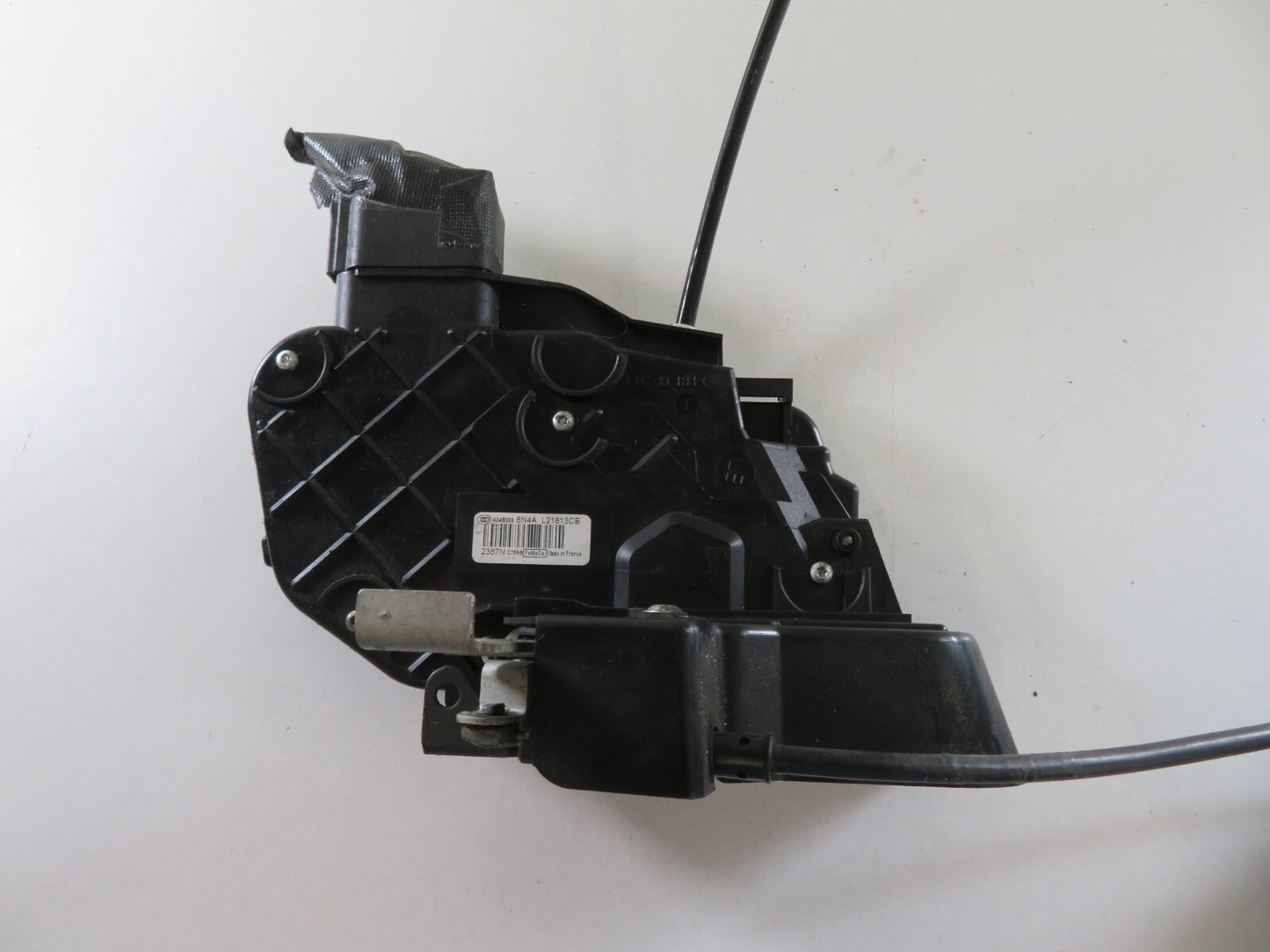 FORD FOCUS CC NS PASSENGER DOOR LOCK CATCH 6N4A-L21813-CB 2006-2010 A1114-9