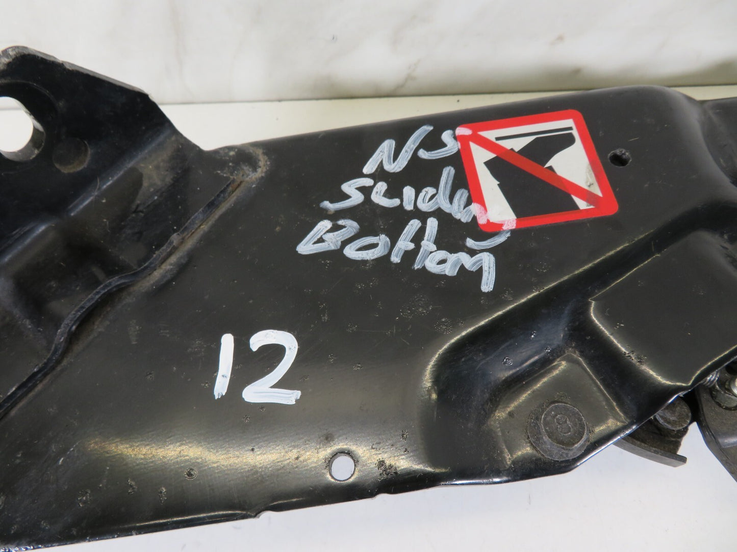 MAZDA 5 MPV NS PASSENGER BOTTOM SLIDING DOOR HINGE 2005-2010 A1427-12