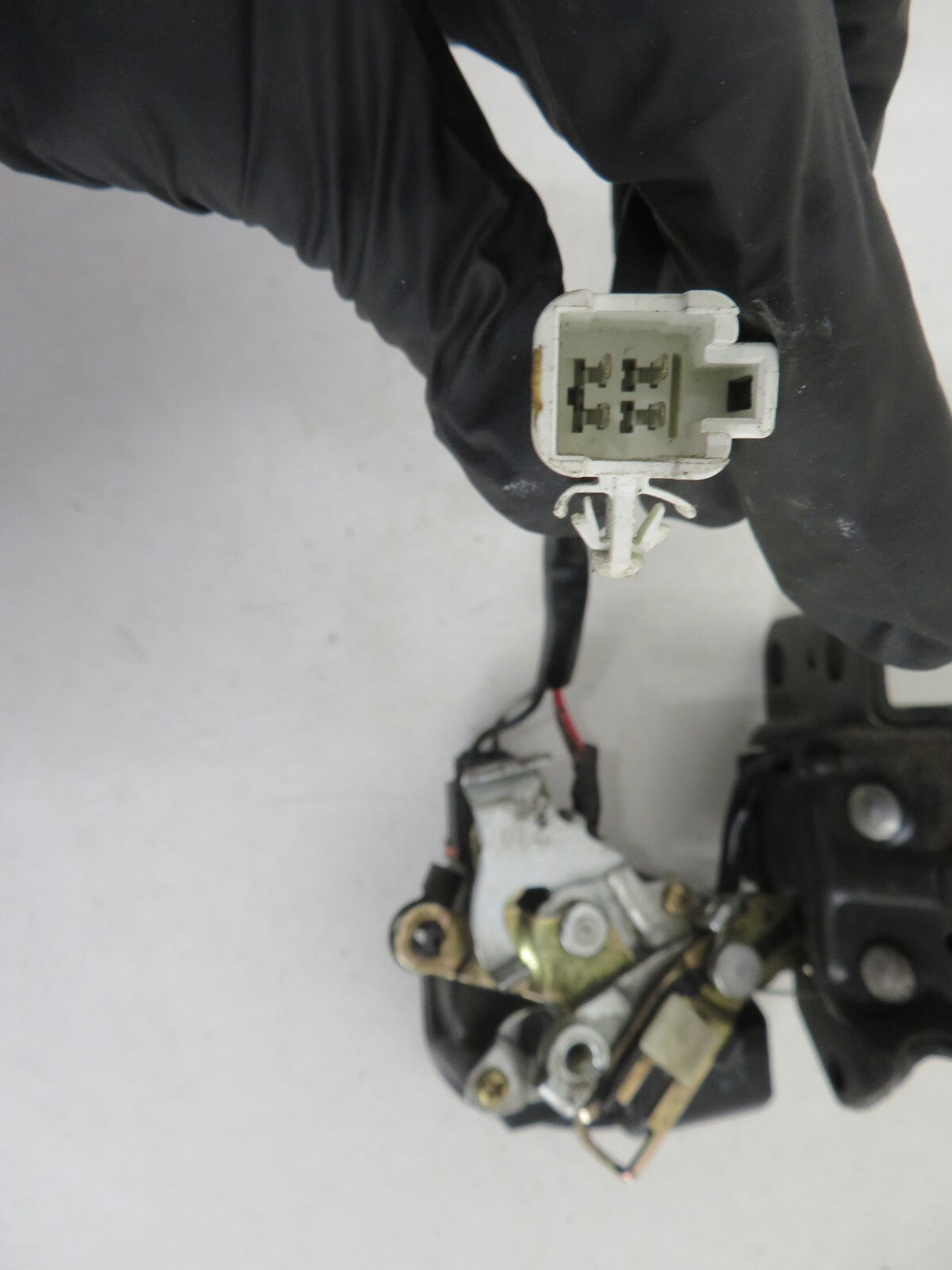 TOYOTA COROLLA BOOT LOCK CATCH 101528-3000 2002-2006 MIX1424-11