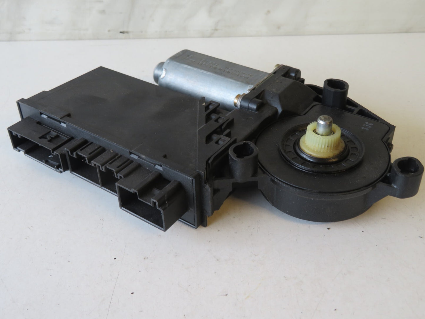 PORSCHE CAYENNE 955 OSR WINDOW MOTOR 3d2959794 2000-2004 AMS1020