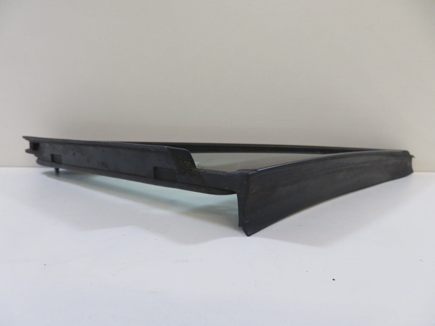 VOLKSWAGEN VW TOURAN NSF PASSENGER QUARTER GLASS 2003-2009 1701-28