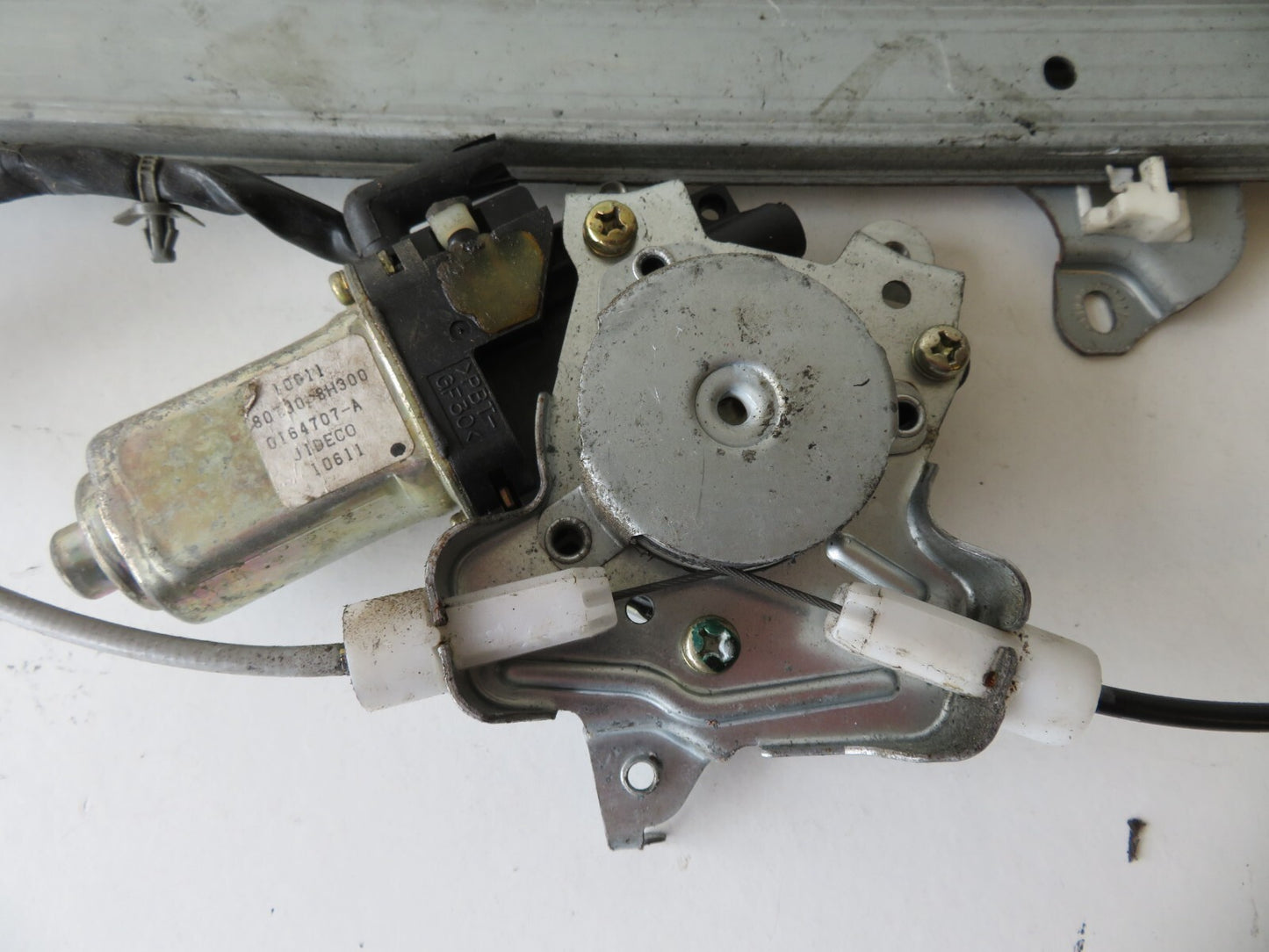 NISSAN X-TRAIL OSF WINDOW REGULATOR 807308H300 01-07 AMS1356