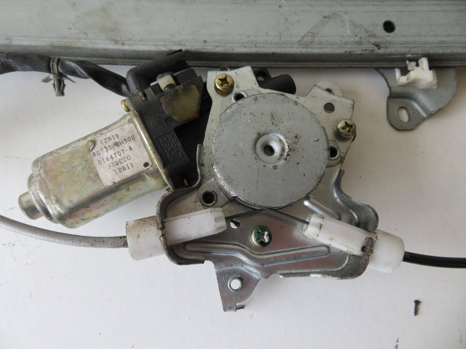 NISSAN X-TRAIL OSF WINDOW REGULATOR 807308H300 01-07 AMS1356