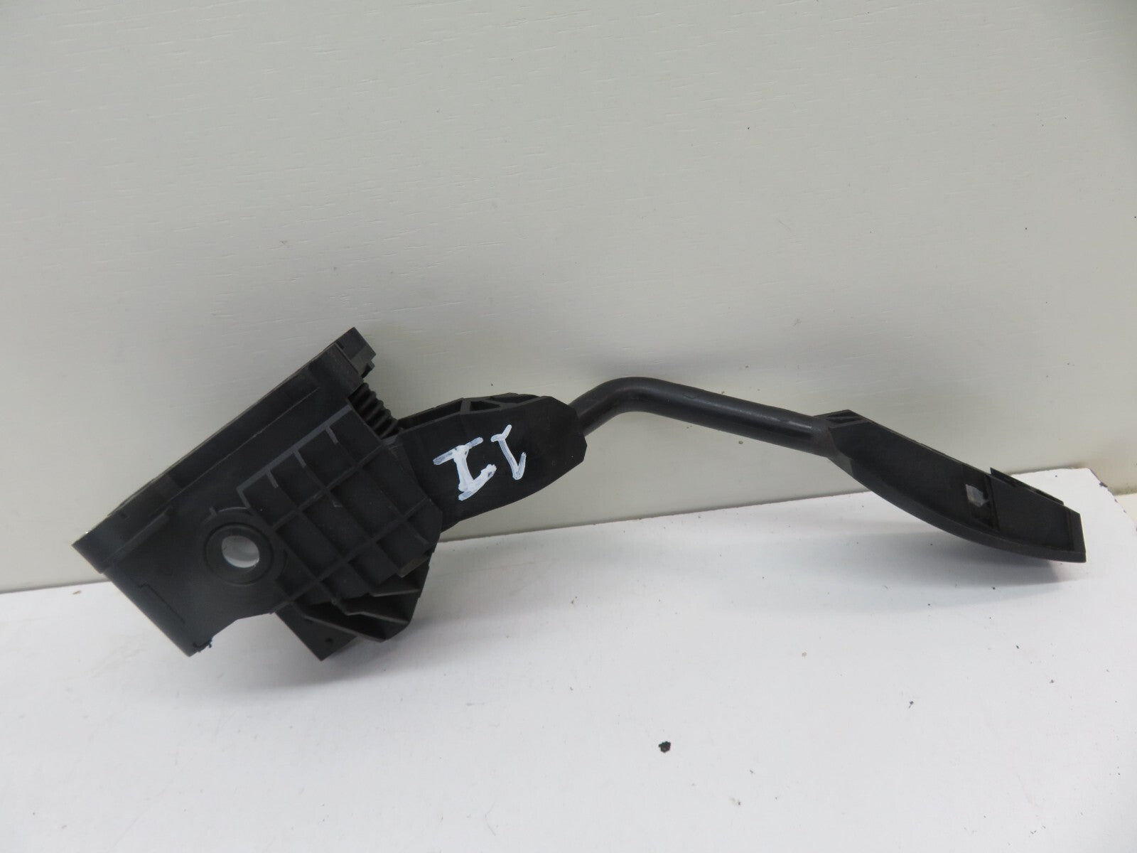 VAUXHALL CORSA D THROTTLE PEDAL 55702021 2006-2011 1700-11