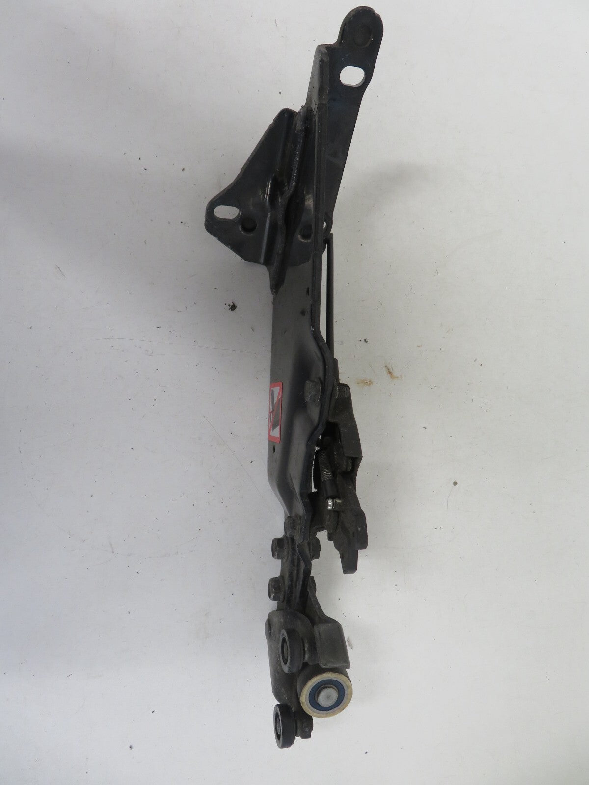 MAZDA 5 MPV OSR SLIDING DOOR HINGE BOTTOM ROLLER 2005-2010 1520-2