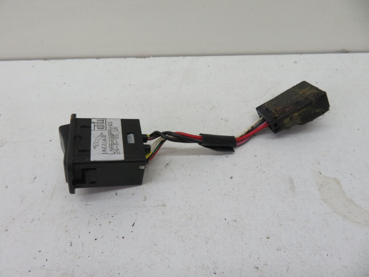 JAGUAR XJR S/N PEFORMANCE MODE SWITCH LNA6220AA 1994-2001 1800-12