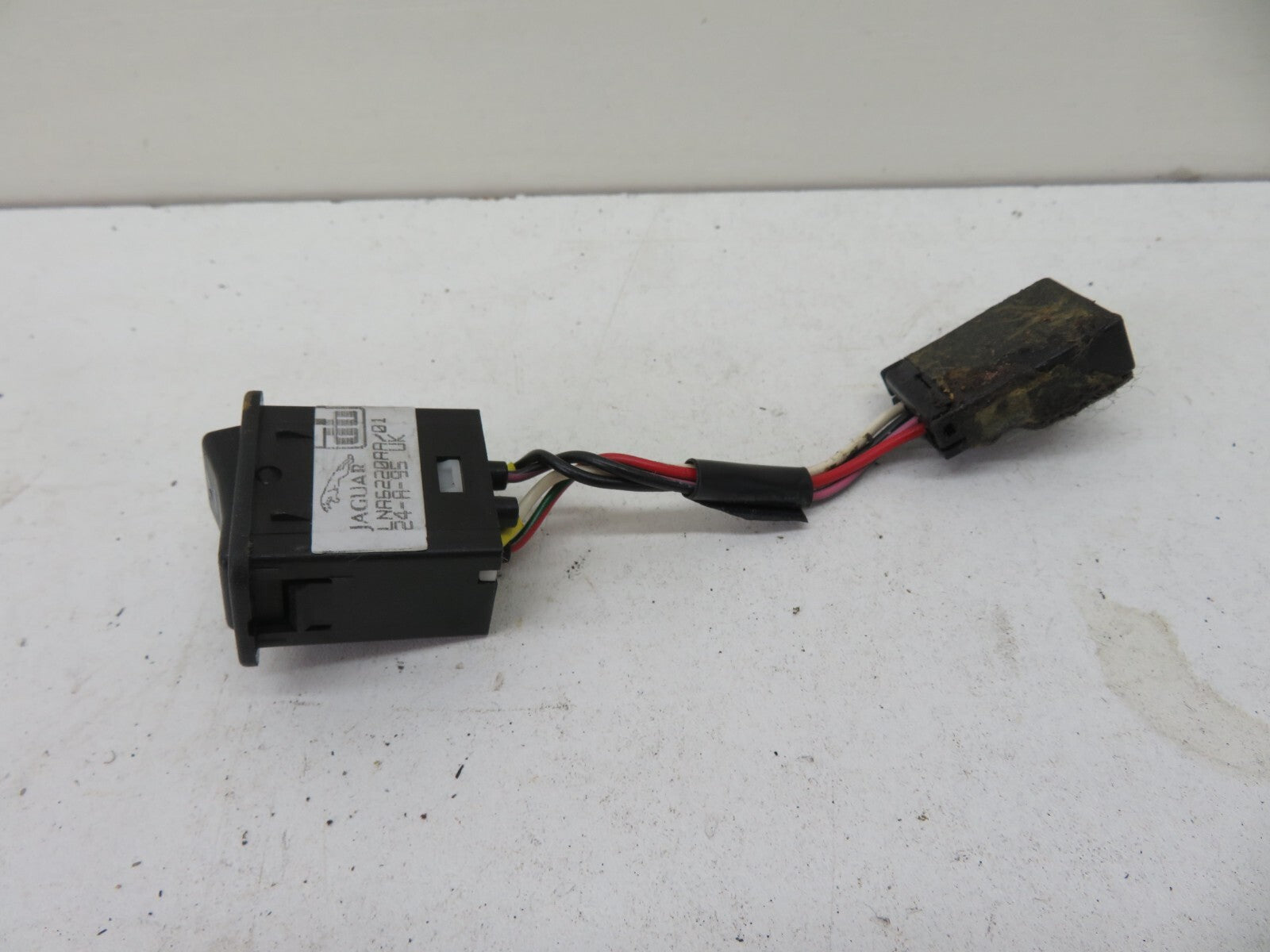 JAGUAR XJR S/N PEFORMANCE MODE SWITCH LNA6220AA 1994-2001 1800-12
