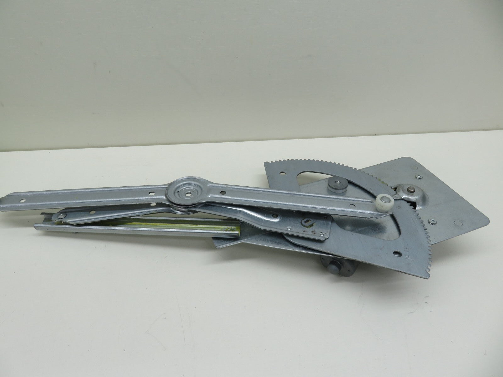 OS DRIVER DOOR WINDOW REGULATOR MOTOR FOR RENAULT TWINGO 1996-2007 VALEO 850363