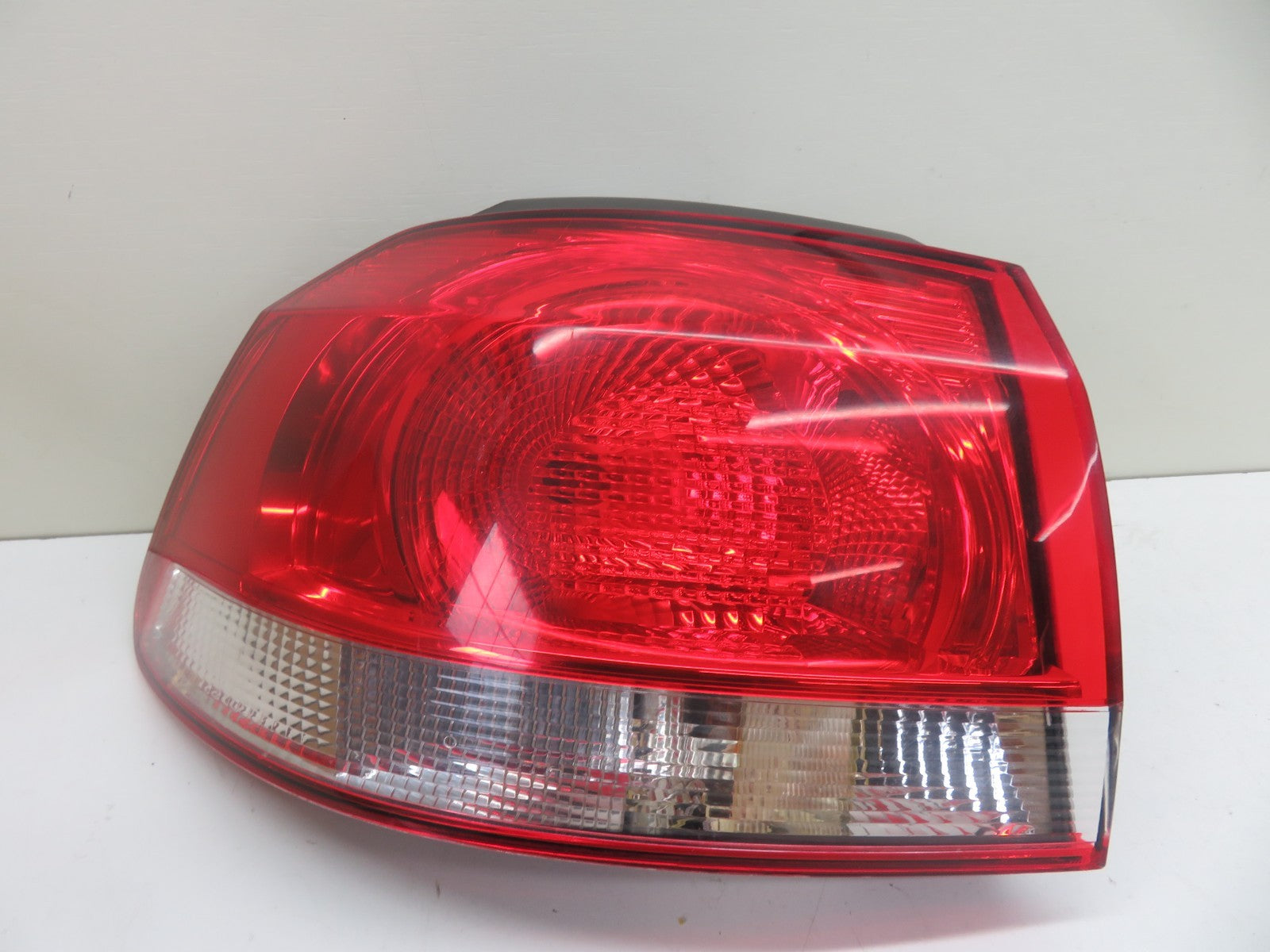 VW GOLF MK6 NS PASSENGER REAR TAIL LIGHT 5K0945095E 2009-2013 REF-3