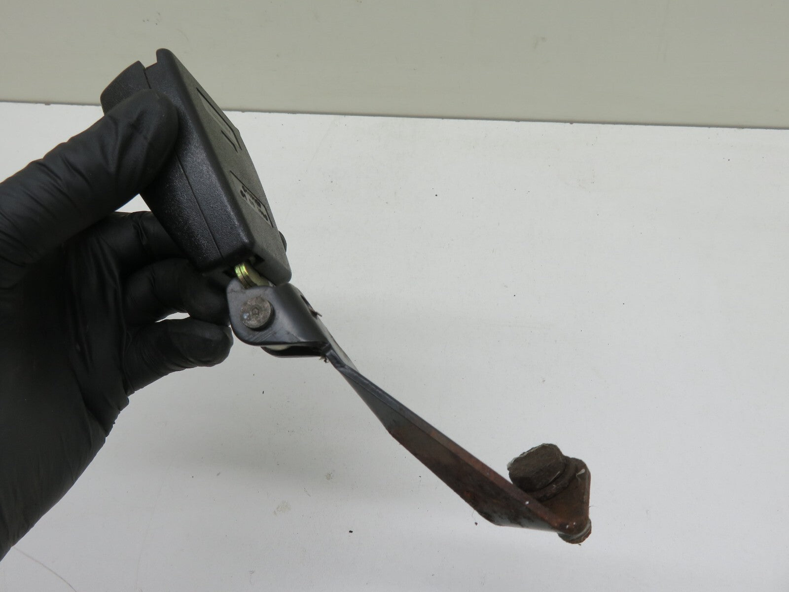 BMW E36 CONVERTIBLE REAR LEFT SEAT BELT BUCKLE 8119127 1991-1998 1756-6