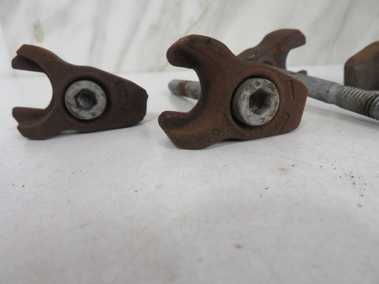 PEUGEOT 4007 FUEL INJECTOR CLAMPS WITH BOLTS 2007-2012 1630-10