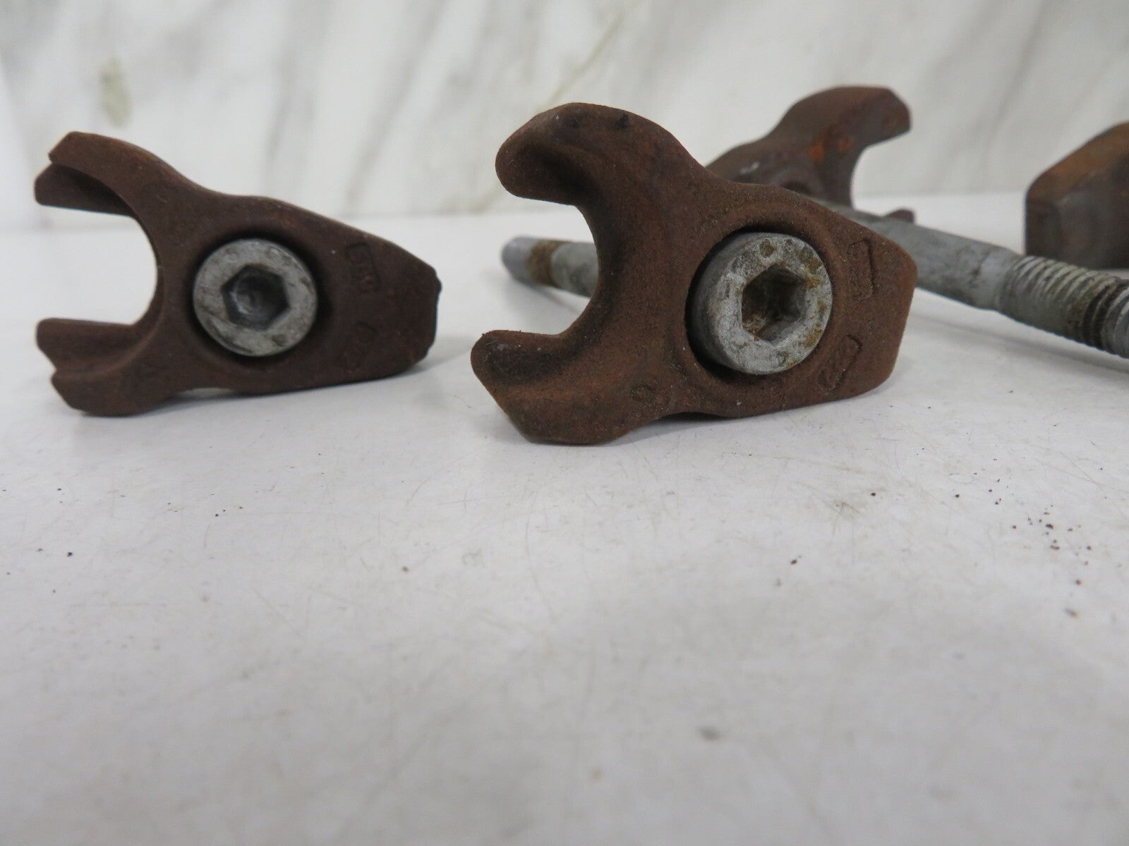 PEUGEOT 4007 FUEL INJECTOR CLAMPS WITH BOLTS 2007-2012 1630-10