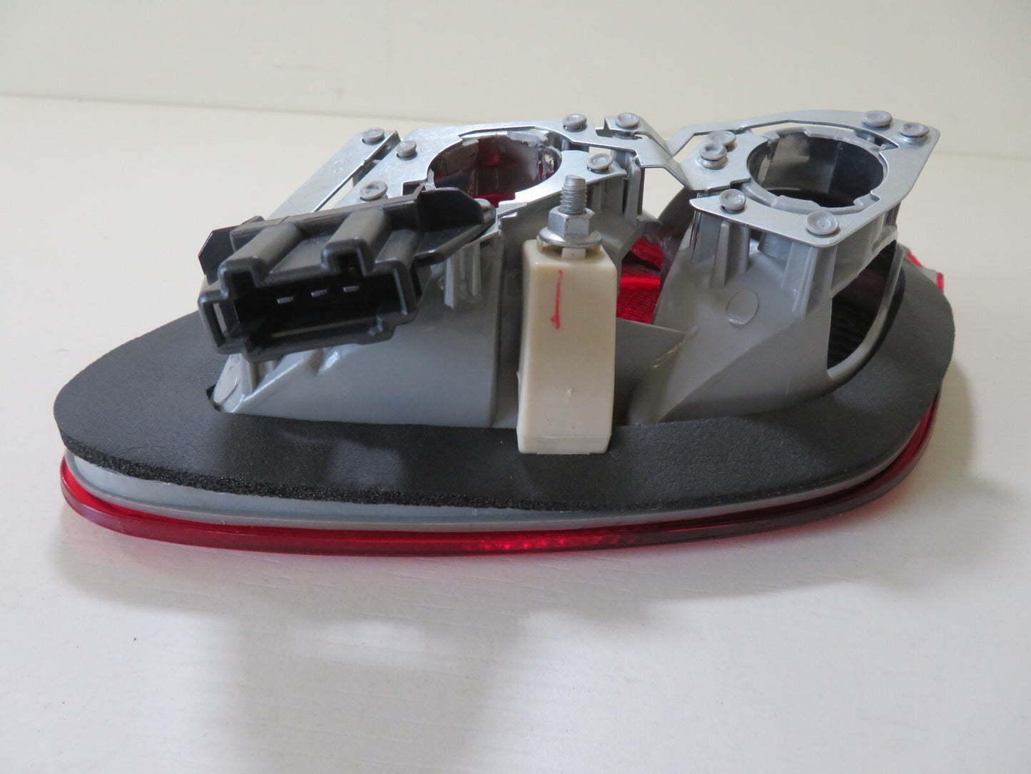 OS DRIVER REAR INNER TAIL LIGHT FOR MERCEDES E CLASS 1995-1998 440-1301-UE-DR