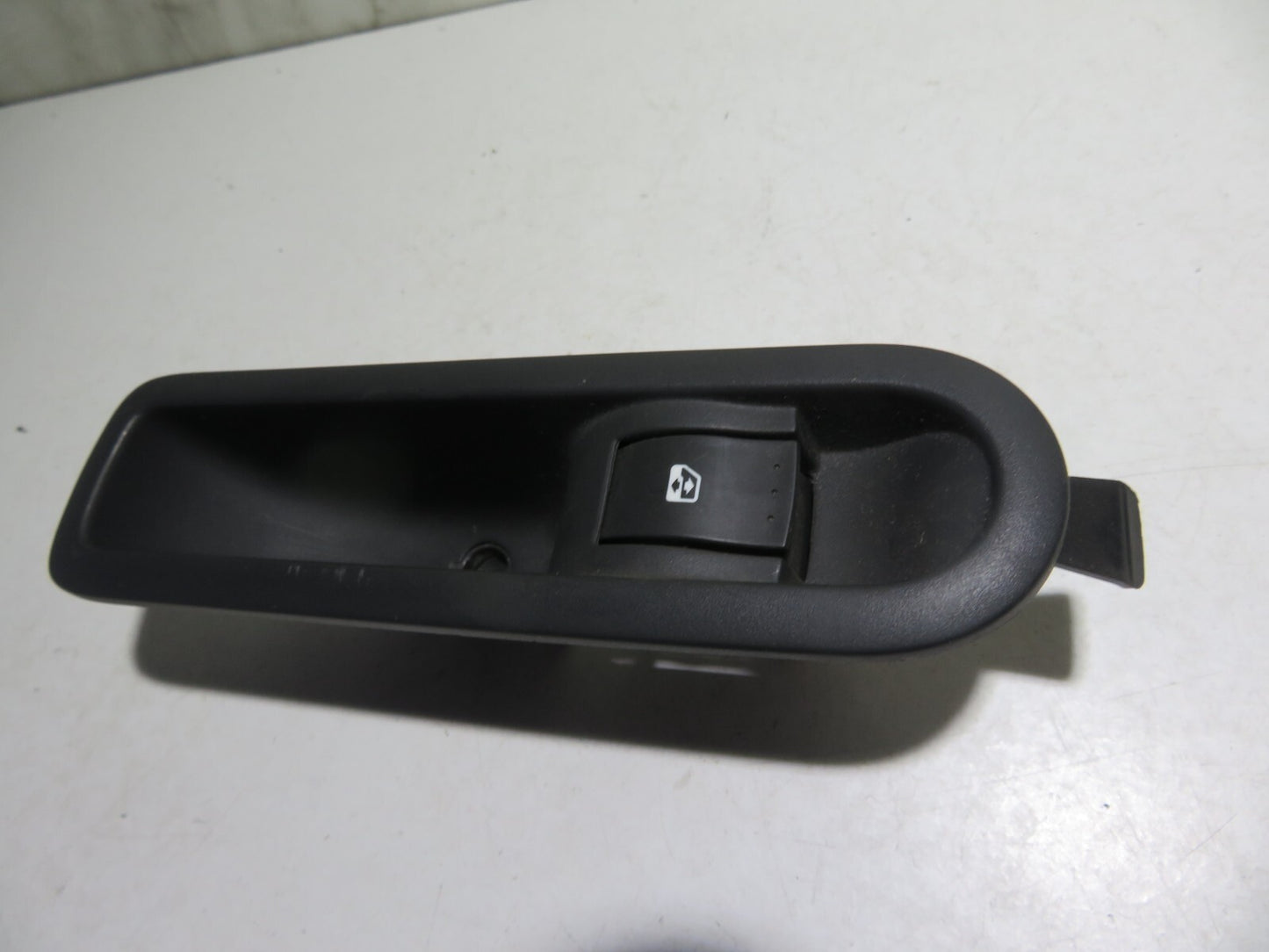 RENAULT SCENIC MK2 NSR WINDOW SWITCH 156013870 2004-2008 MIX1630-12