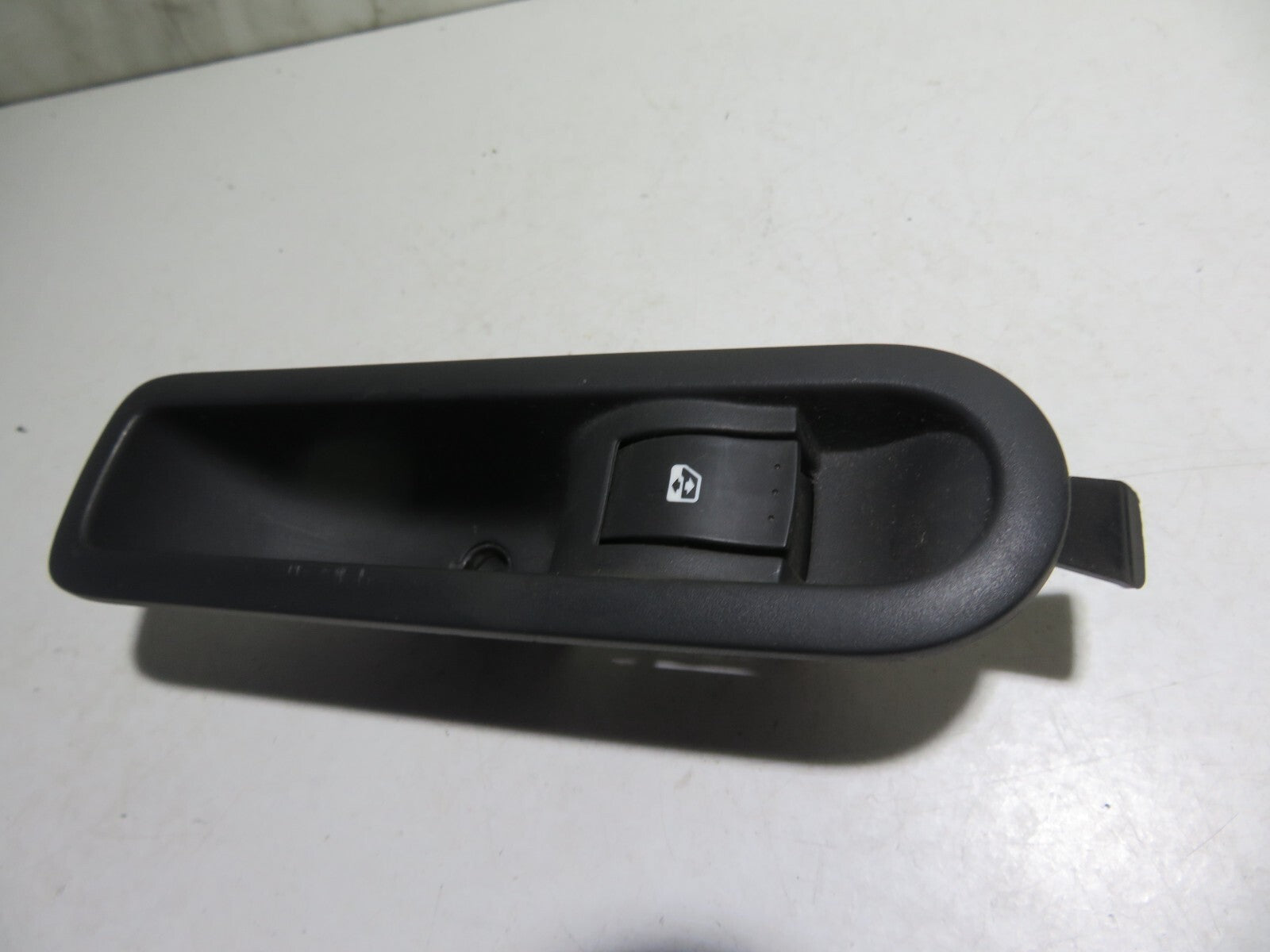 RENAULT SCENIC MK2 NSR WINDOW SWITCH 156013870 2004-2008 MIX1630-12