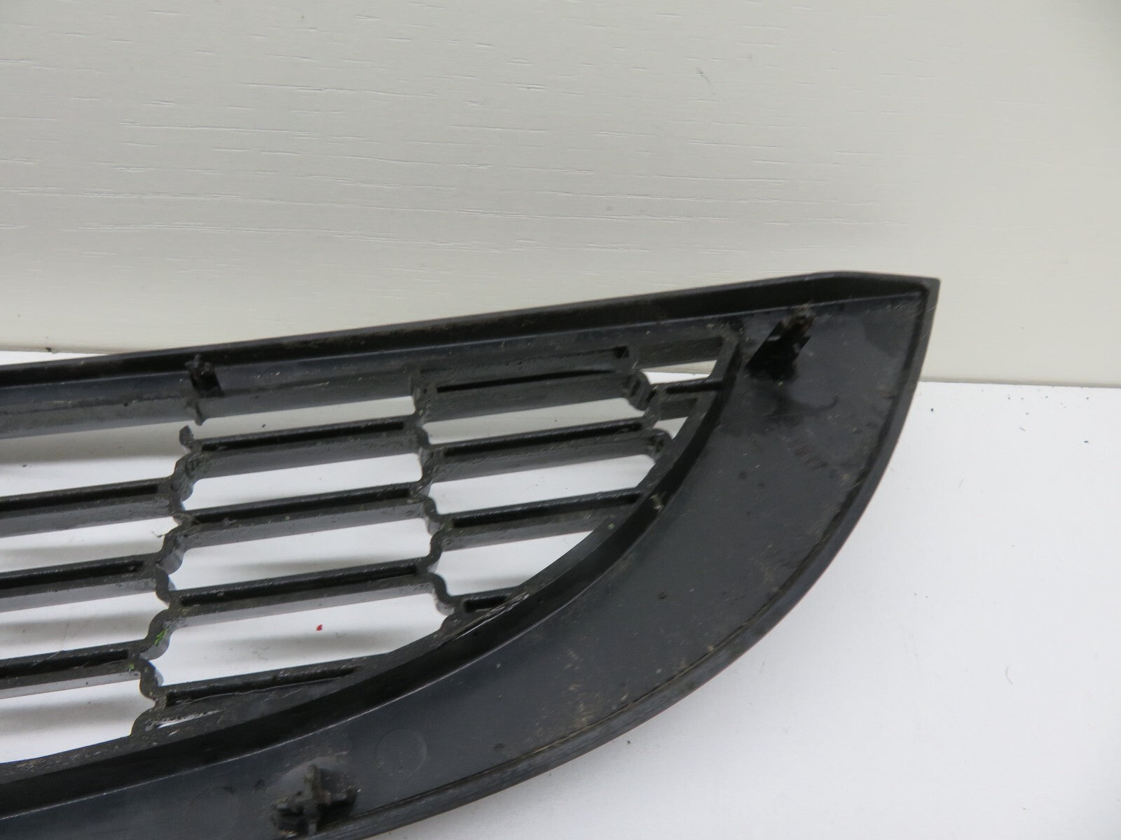 MINI COOPER S R53 AERO LOWER FRONT GRILLE JCW (DAMAGE SEE PHOTOS) 2001-2006