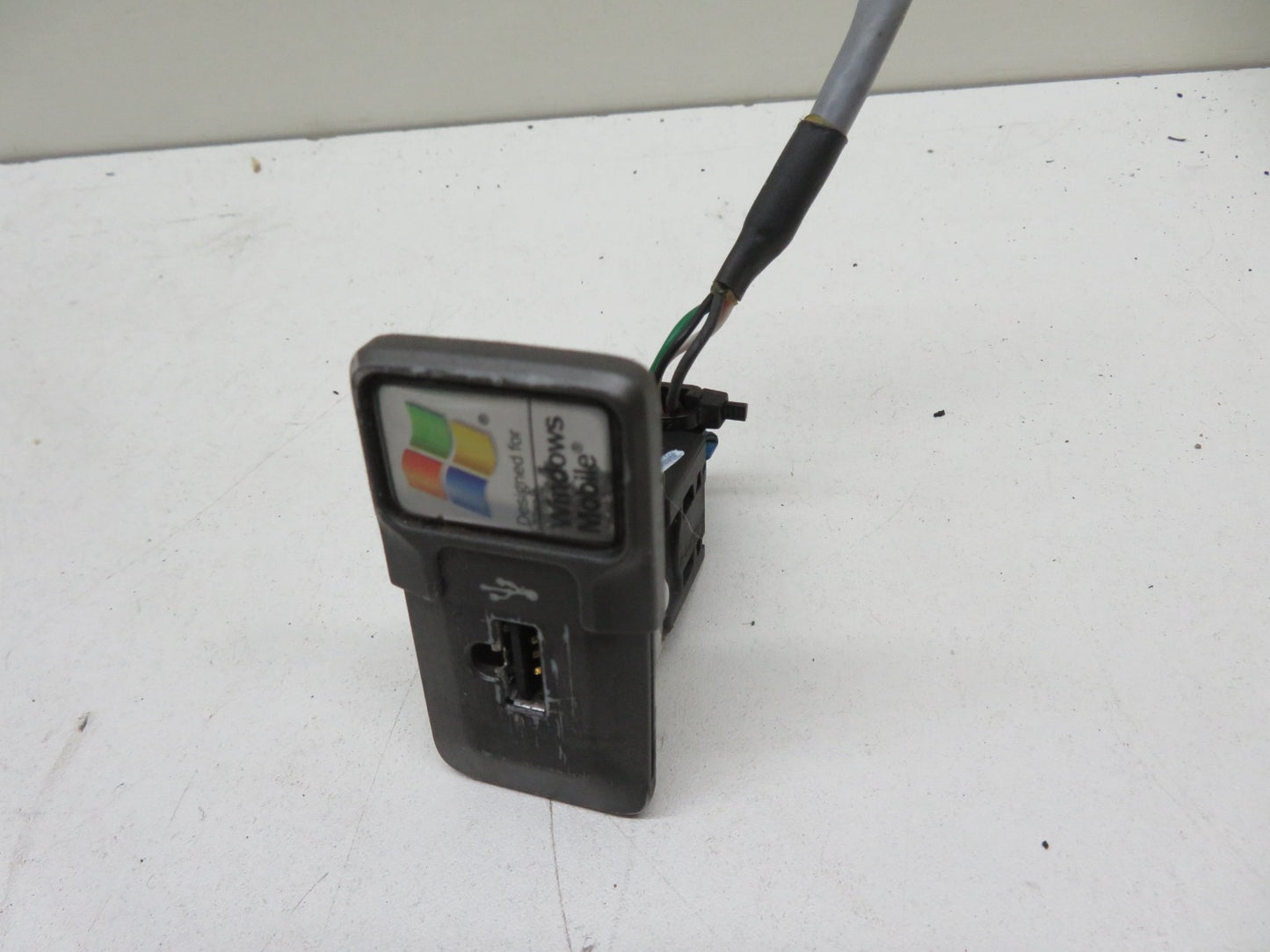 FIAT 500 USB PORT 735493636 WINDOWS 2007-2012 1837-18