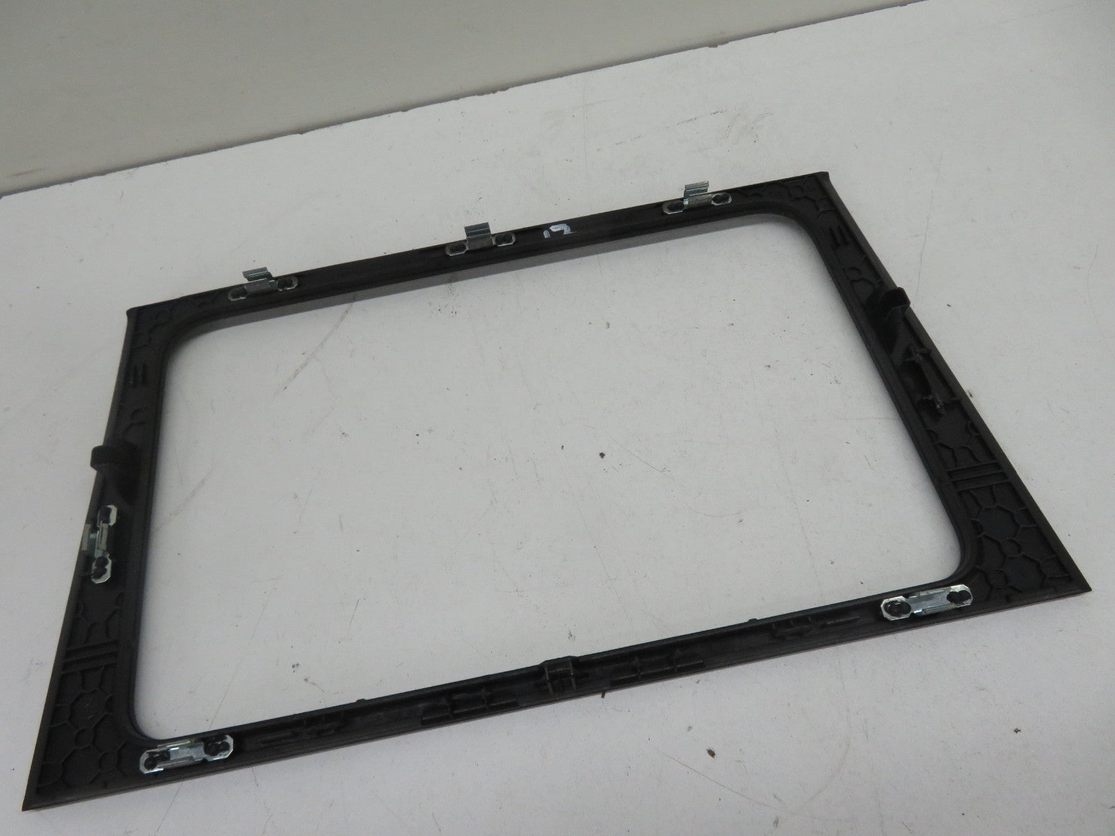 VW GOLF MK6 STEREO SURROUND TRIM 5K0858063P 2009-2013 REF-13