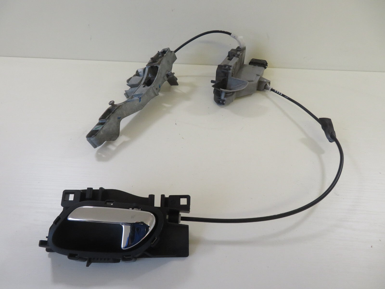 PEUGEOT 308 NSF DOOR LOCK CATCH 2007-2013 1410-2