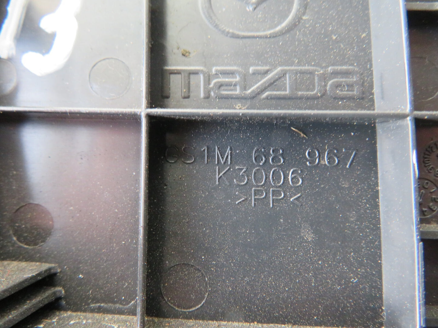 MAZDA 6 REAR LIGHT ACCESS COVER TRIM GS1M-68967 2008-2012 AMS1110-13