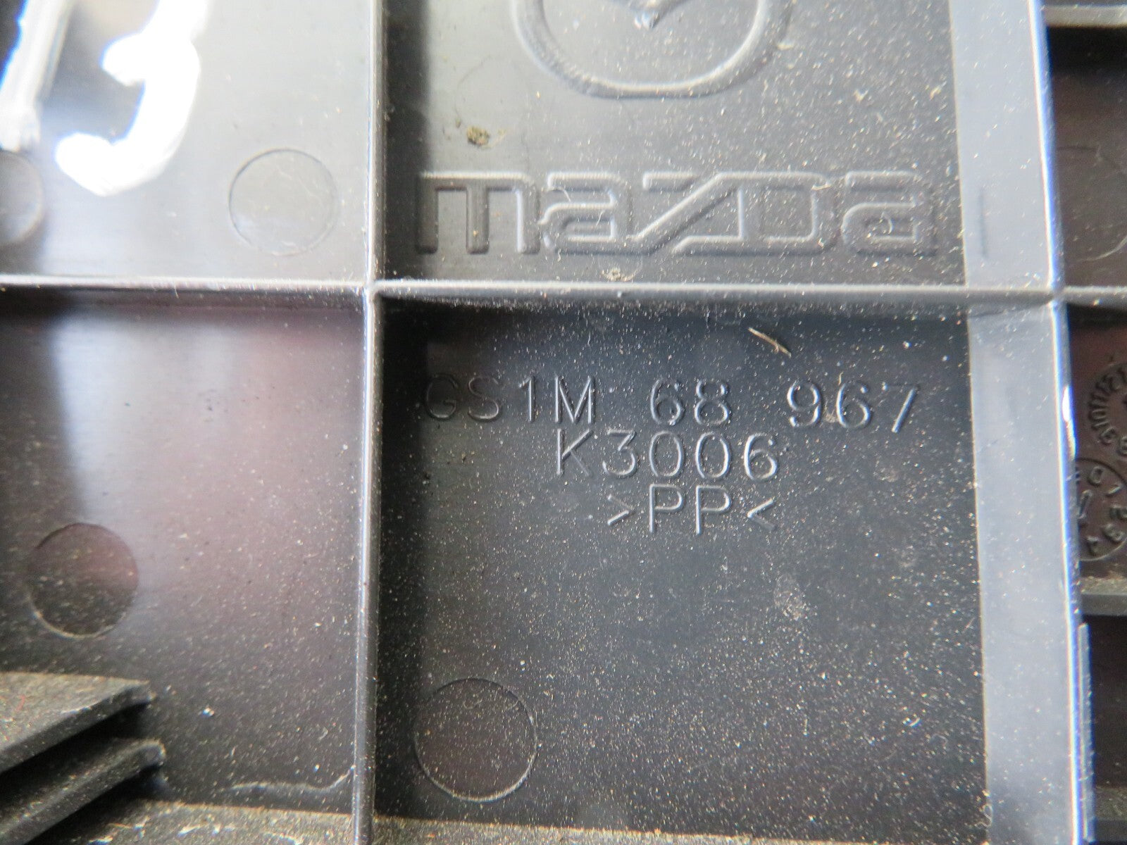 MAZDA 6 REAR LIGHT ACCESS COVER TRIM GS1M-68967 2008-2012 AMS1110-13