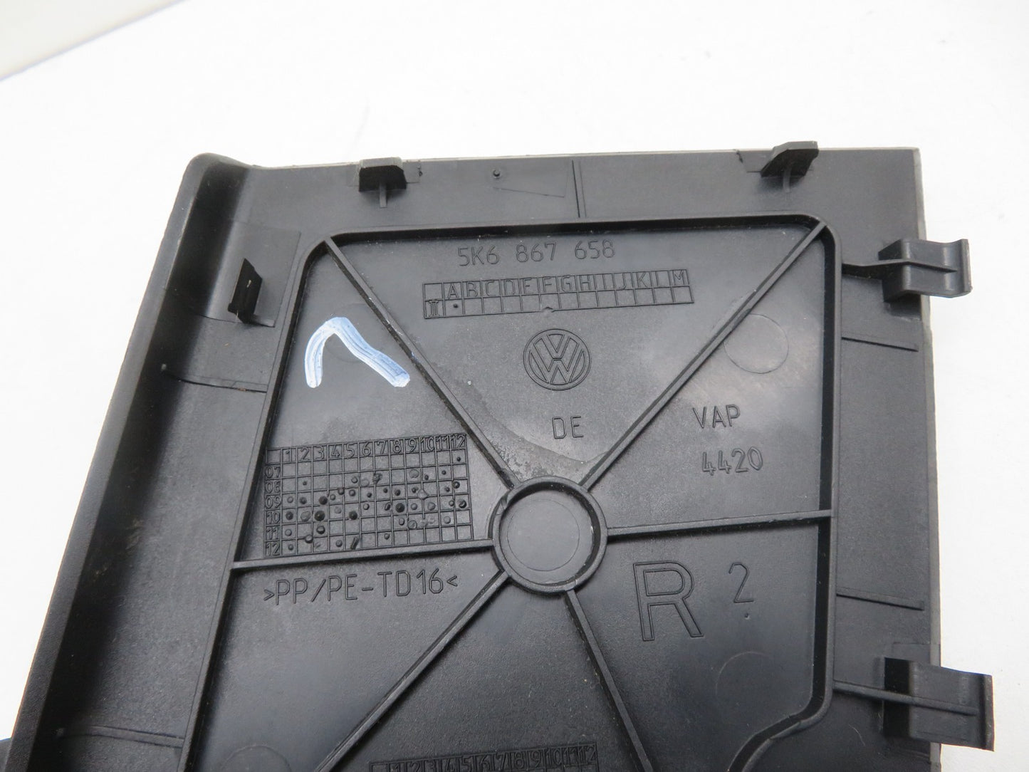 VW GOLF MK6 REAR LIGHT ACCESS TRIM OS 5K6867658 2009-2013 1500-7