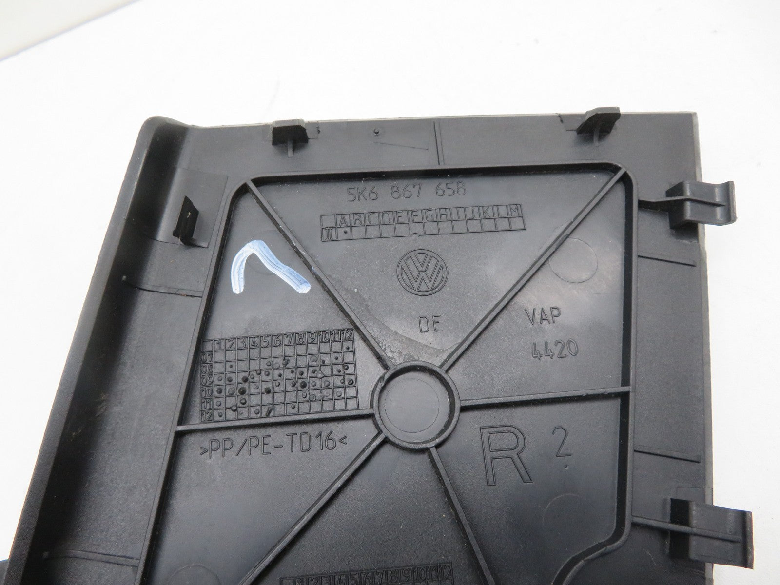 VW GOLF MK6 REAR LIGHT ACCESS TRIM OS 5K6867658 2009-2013 1500-7