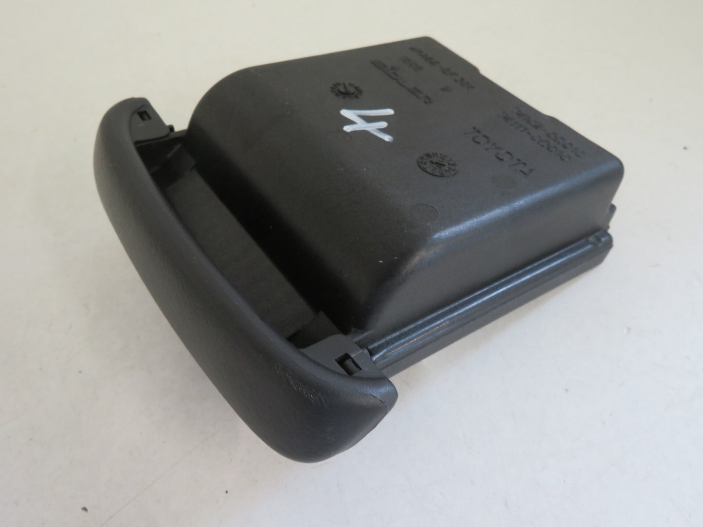 TOYOTA YARIS MK1 ASHTRAY 74102-0D010 1999-2005 AM1355-4