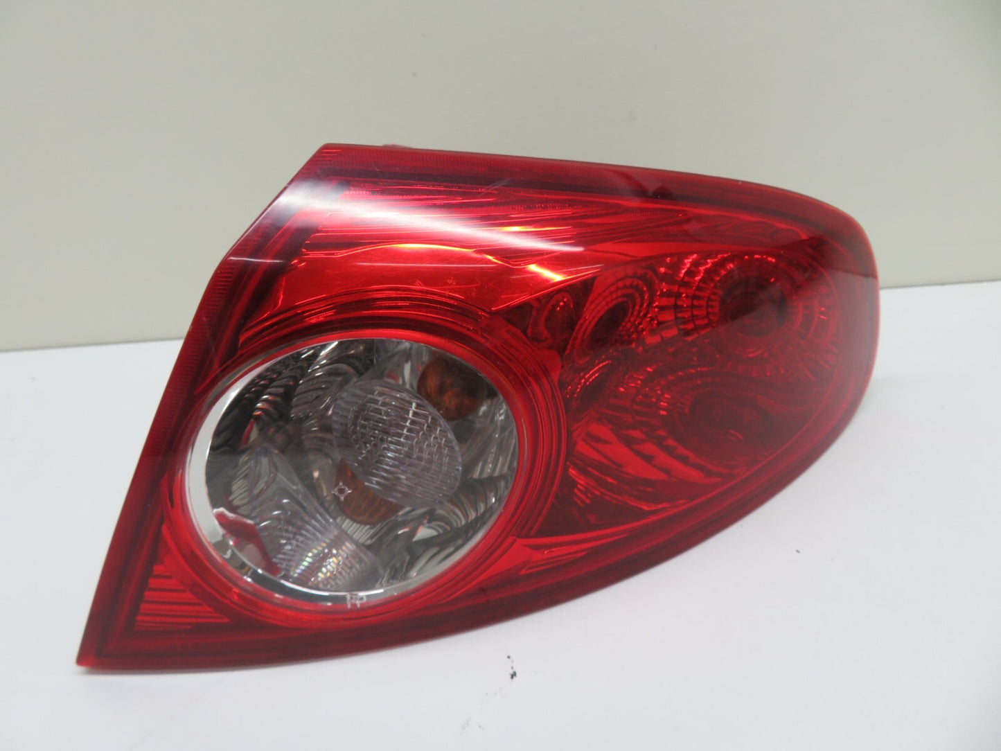 CHEVROLET LACETTI OSR REAR DRIVER TAIL LIGHT OUTER 2004-2010 1434-1