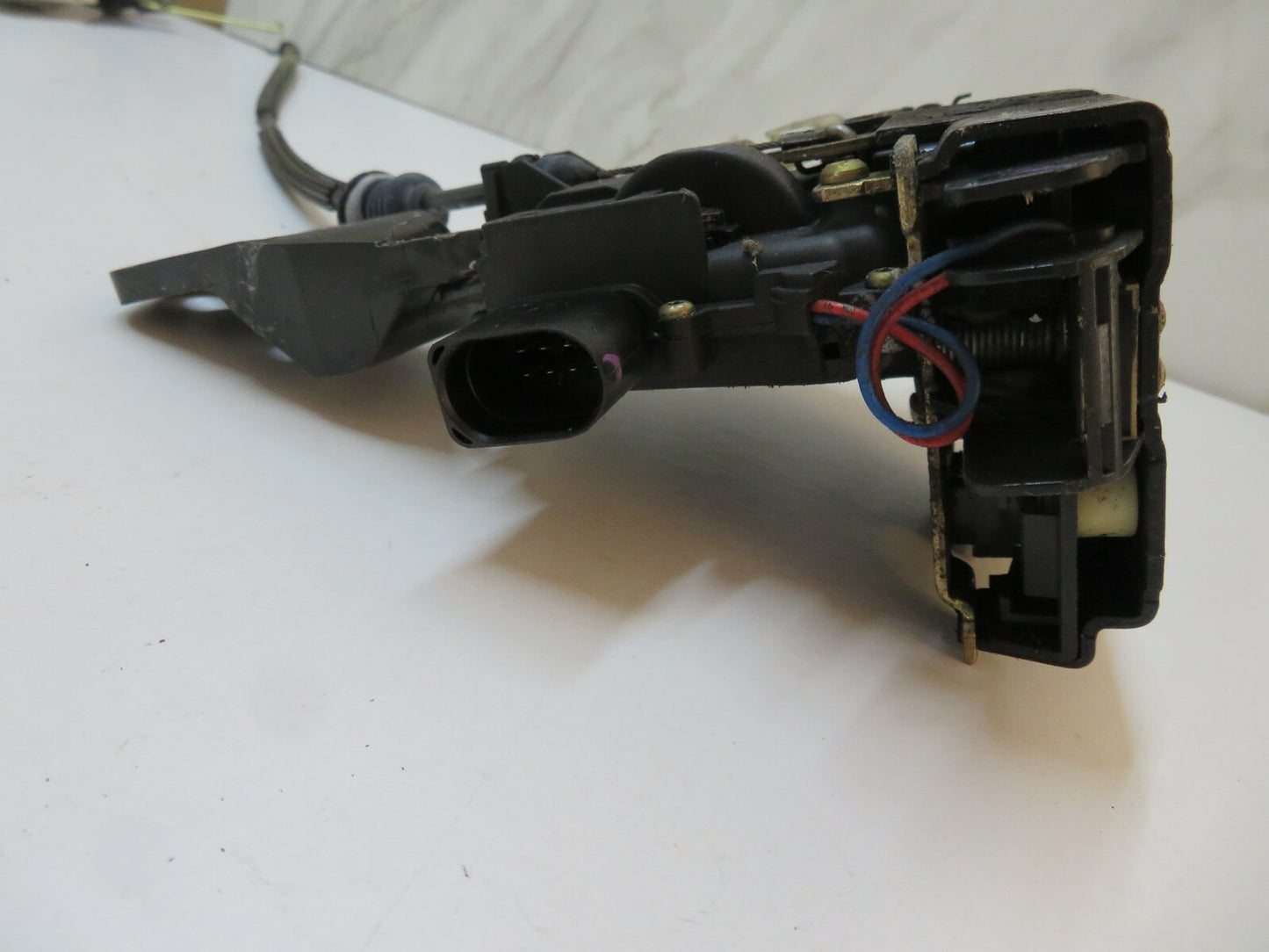 VOLKSWAGEN VW BEETLE OS DRIVER DOOR LOCK CATCH 1998-2006 01