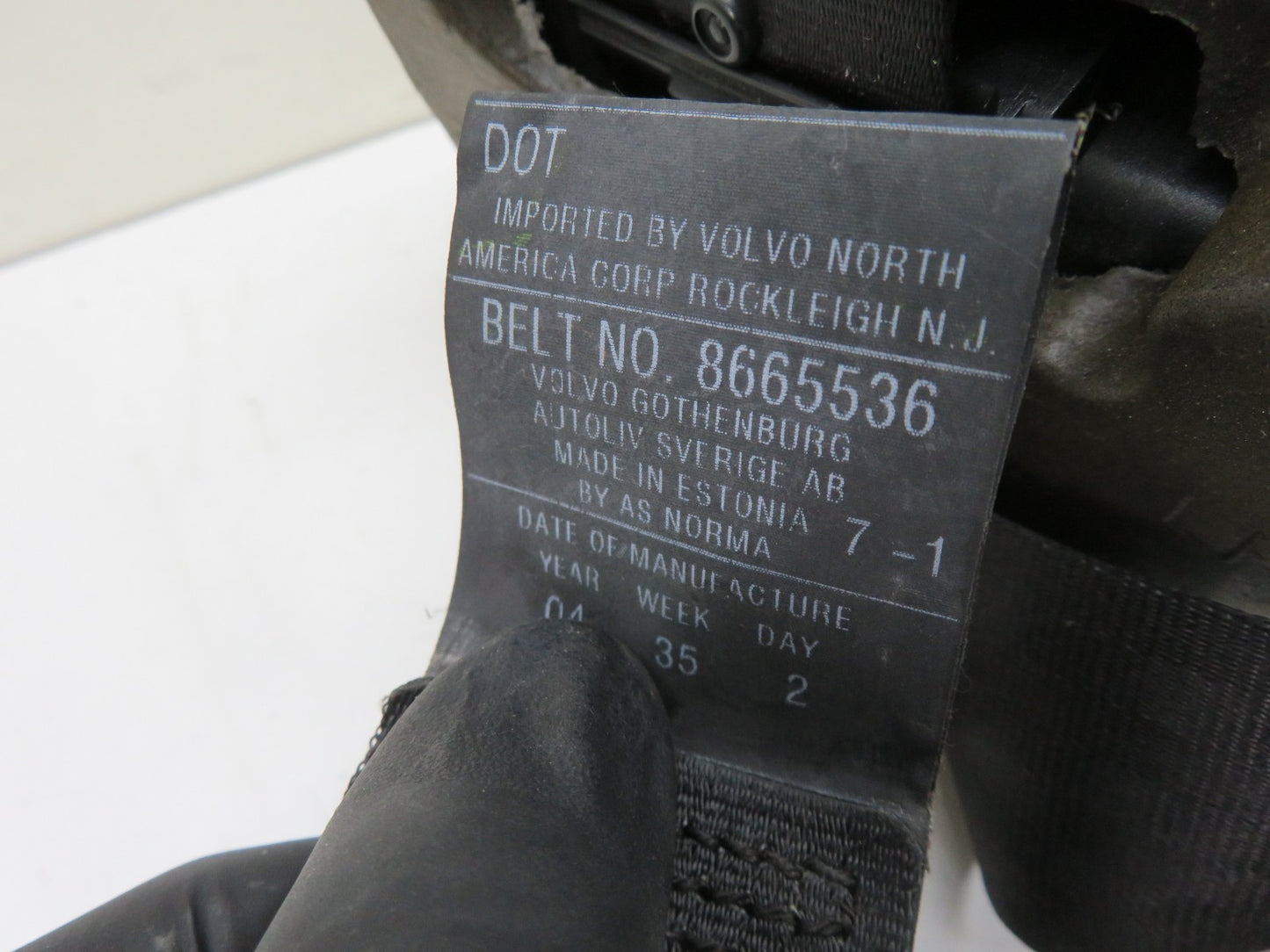 VOLVO V50 NSR LEFT REAR SEAT BELT 8665536 2004-2008 HN54-5