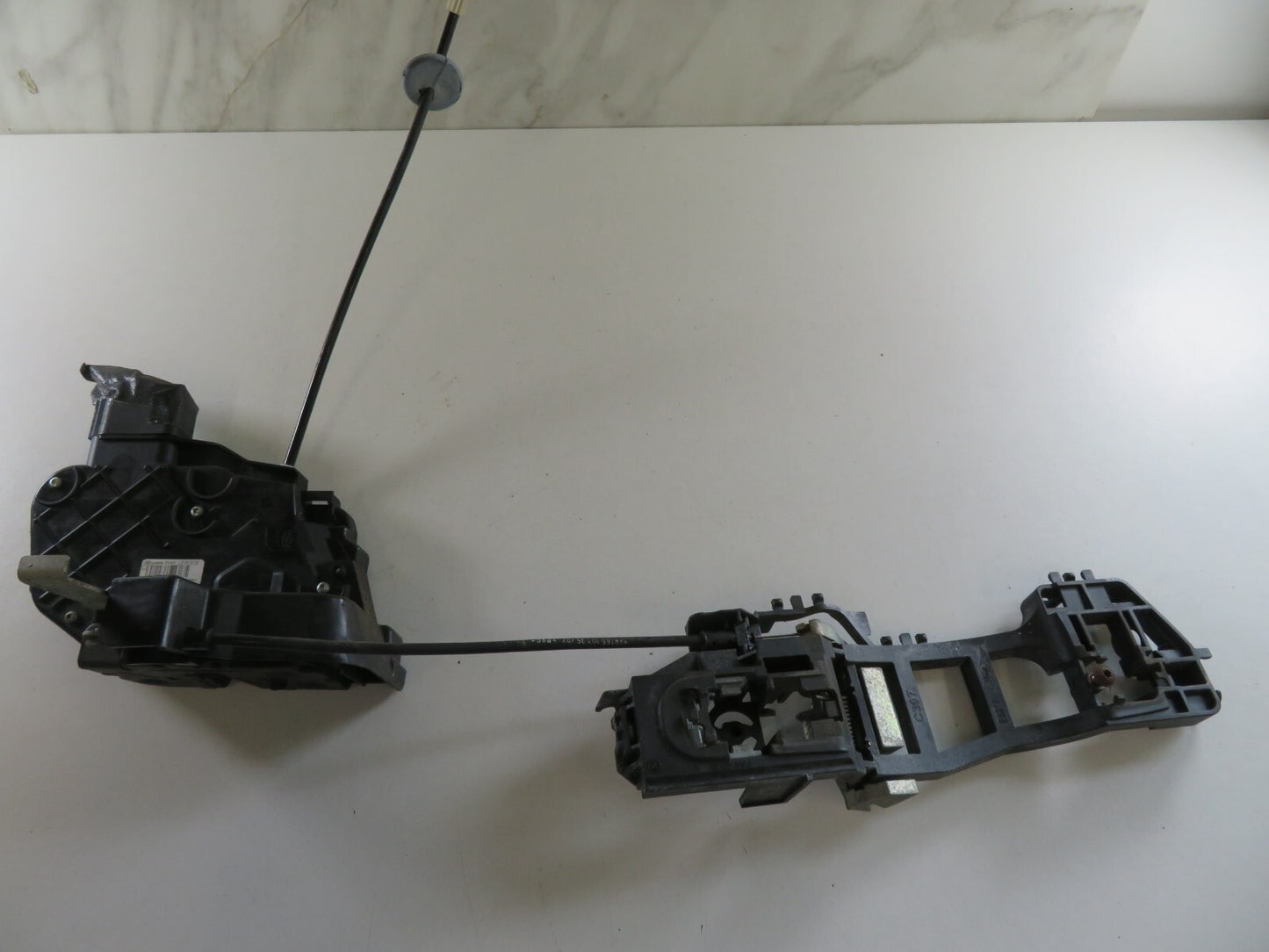 FORD FOCUS CC NS PASSENGER DOOR LOCK CATCH 6N4A-L21813-CB 2006-2010 A1114-9