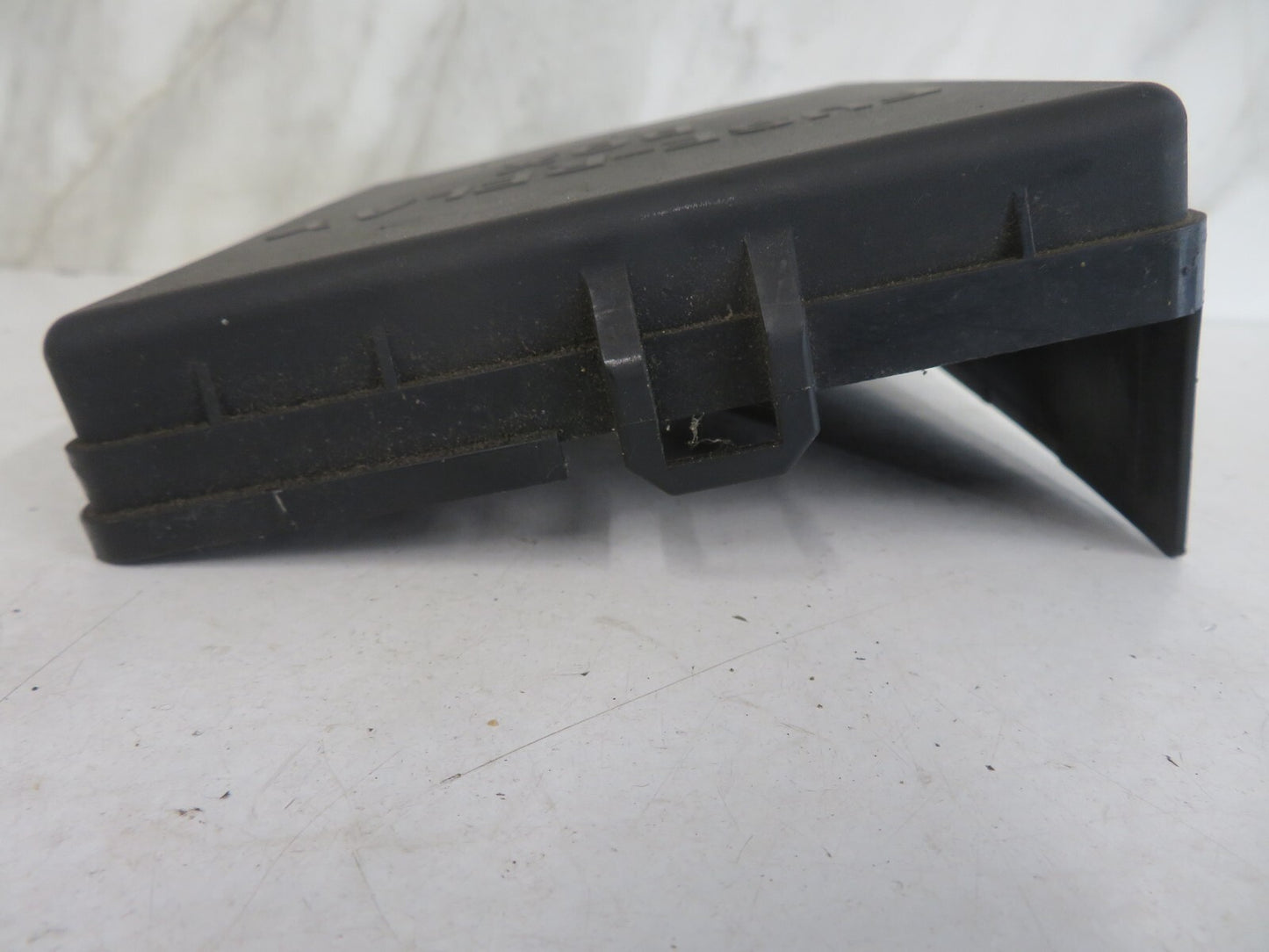 HYUNDAI TIBURON COUPE ENGINE BAY FUSE BOX COVER 91210-2C300 1996-2001 MIX1411-17