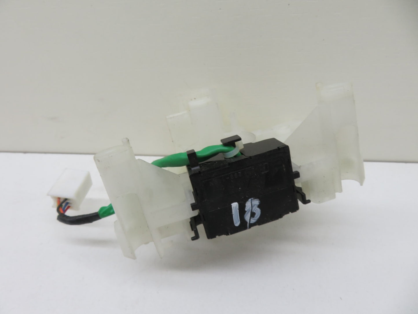 MAZDA CX7  STEERING WHEEL HORN PUSH BUTTON 2008-2012 1325-18