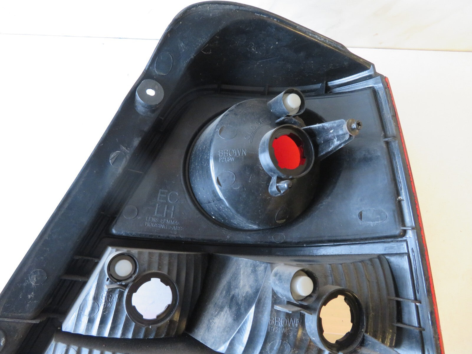 KIA SORENTO NS REAR TAIL LIGHT 2002-2006