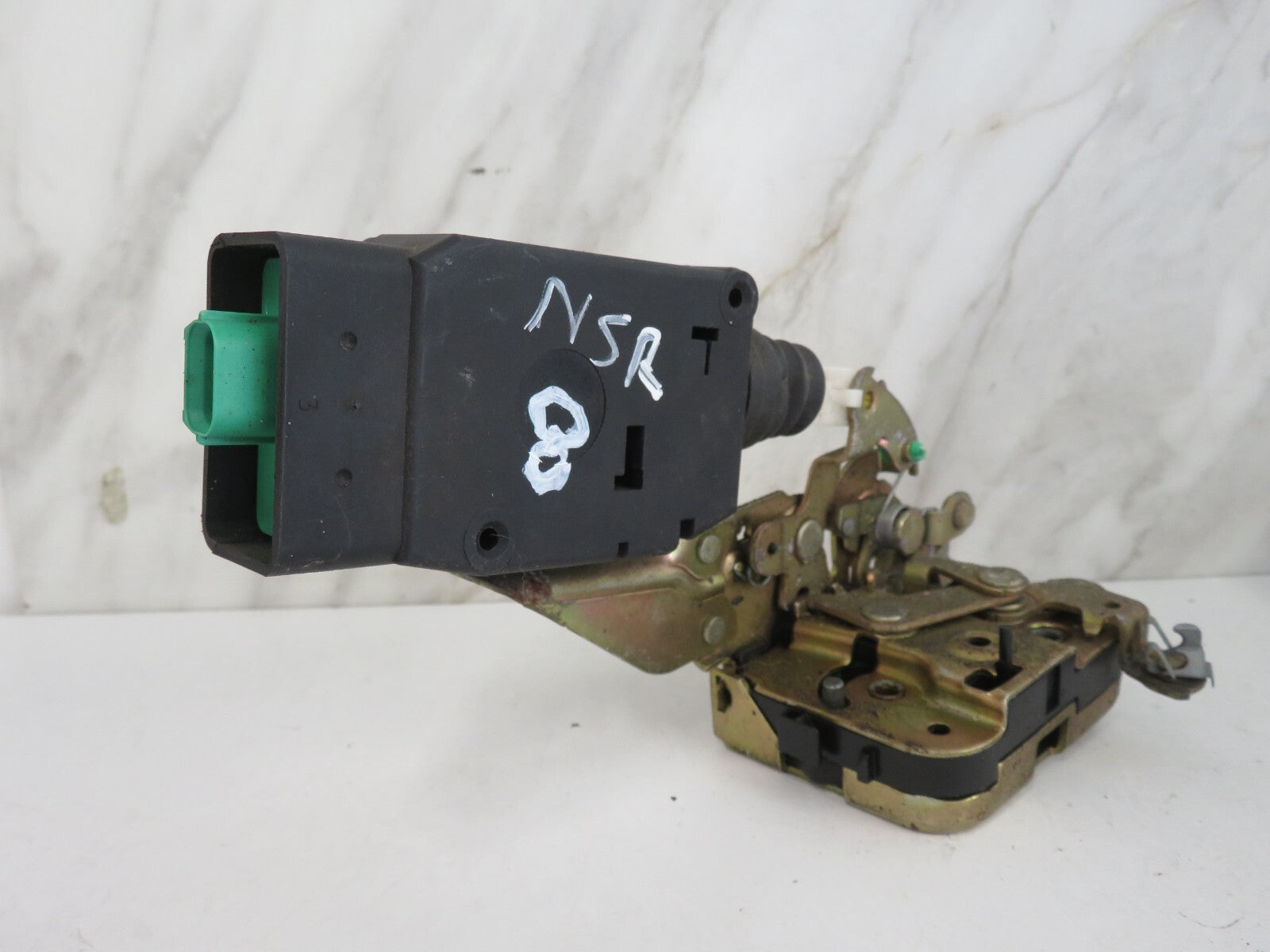VOLVO V40 NSR PASSENGER REAR DOOR LOCK CATCH 1995-2004 AMS-8