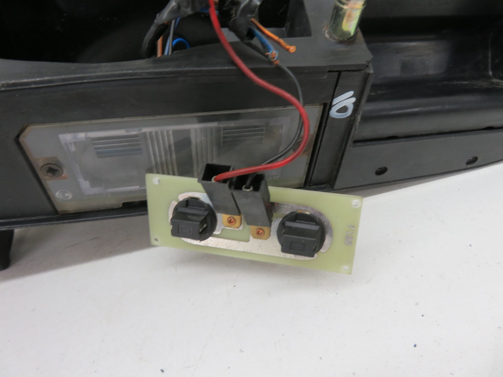 LAND ROVER FREELANDER 1 BOOT HANDLE SWITCH WITH KEY 2004-2006 1672-10