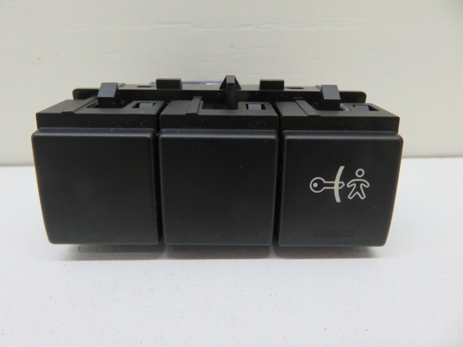 PEUGEOT 3008 CHILD LOCK SWITCH 96671877XT 2008-2016 1338-17