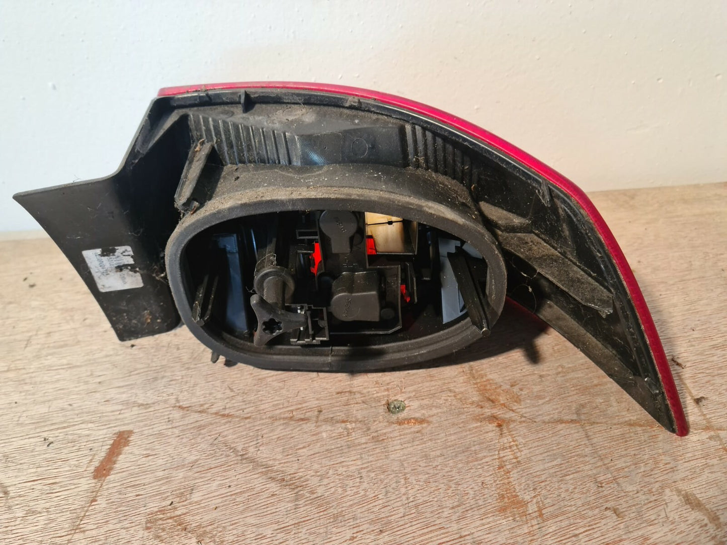 RENAULT LAGUNA II NS OUTER REAR TAIL LIGHT 2002-2004