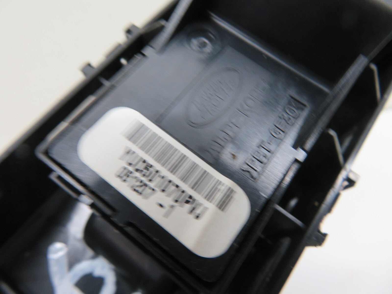 LAND ROVER DISCOVERY 3 REAR WINDOW SWITCH YUD501070 2005-2009 1212-6