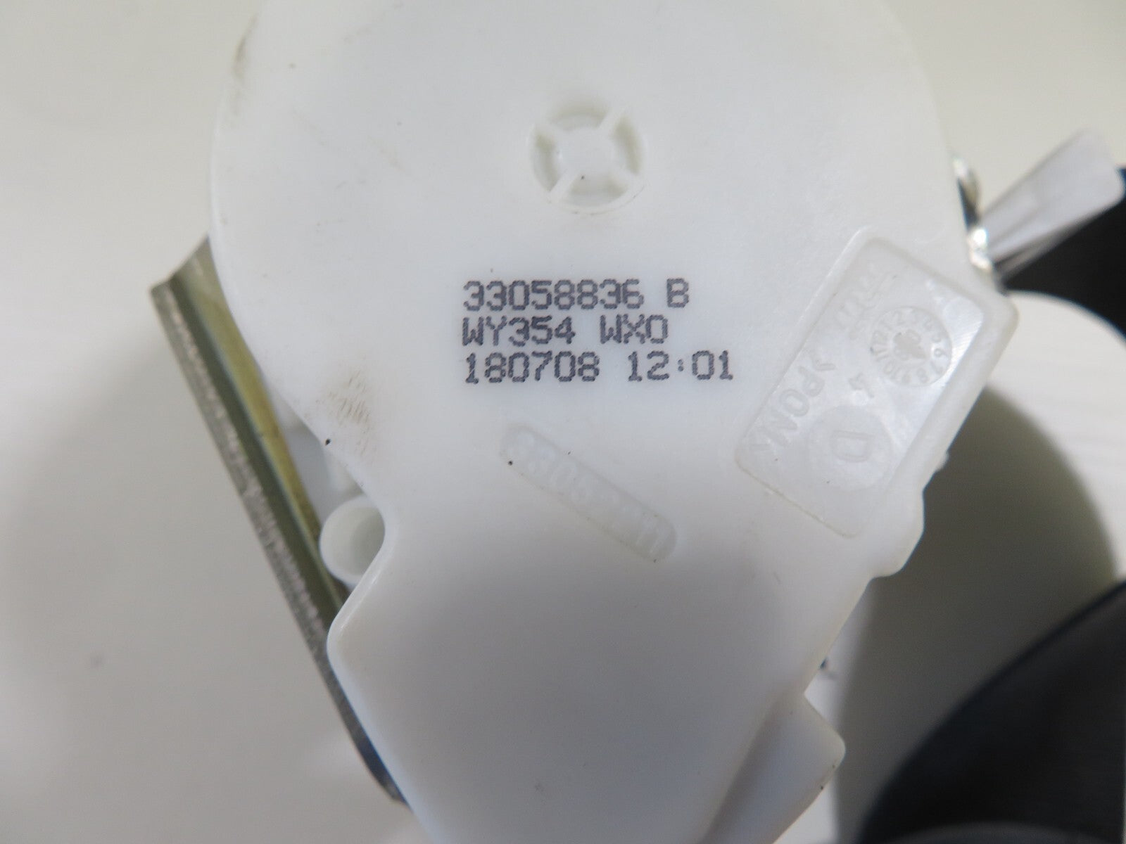 VOLKSWAGEN VW TOURAN REAR SEAT BELTS MIDDLE THIRD ROW CADDY 2K 2003-2009 1347-2