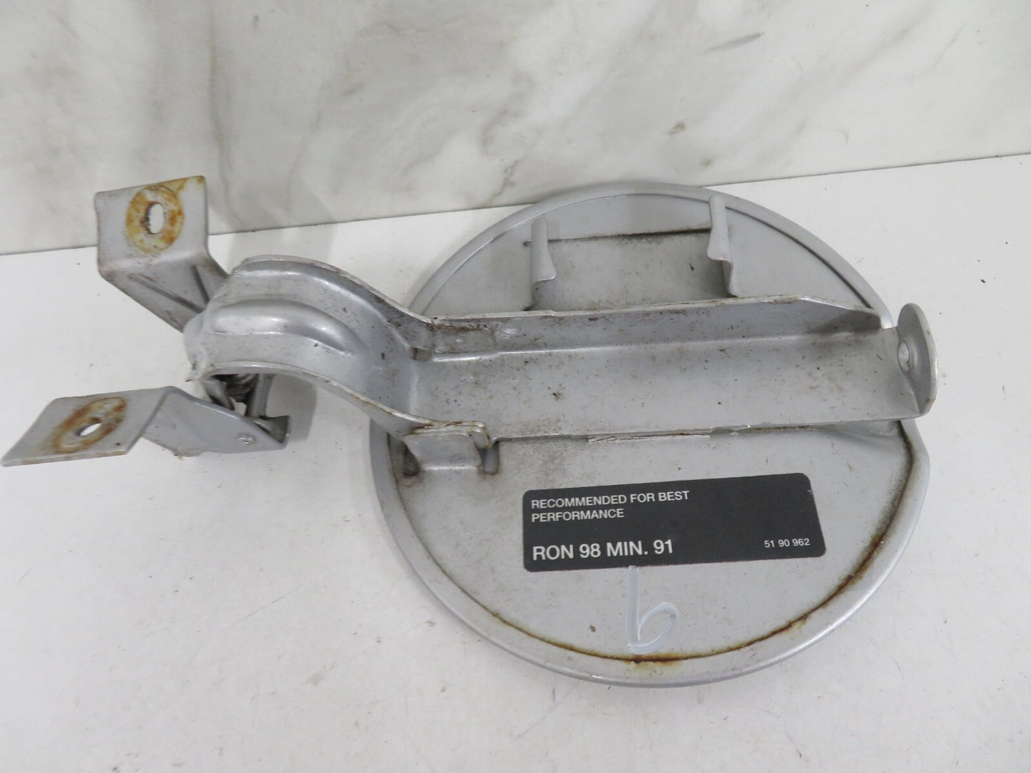 SAAB 93 9-3 FUEL TANK DOOR FLAP 5190962 1998-2001 1617-9