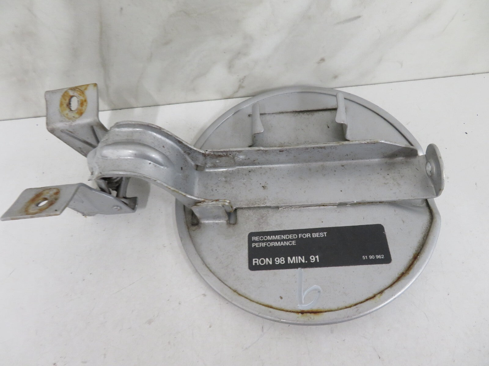 SAAB 93 9-3 FUEL TANK DOOR FLAP 5190962 1998-2001 1617-9