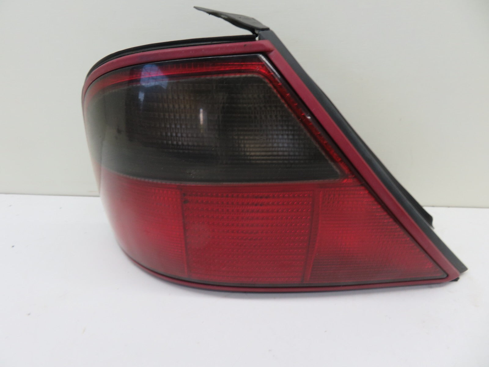 JAGUAR XJR NS PASSENGER REAR TAIL LIGHT (SEE PHOTOS) 1994-2001