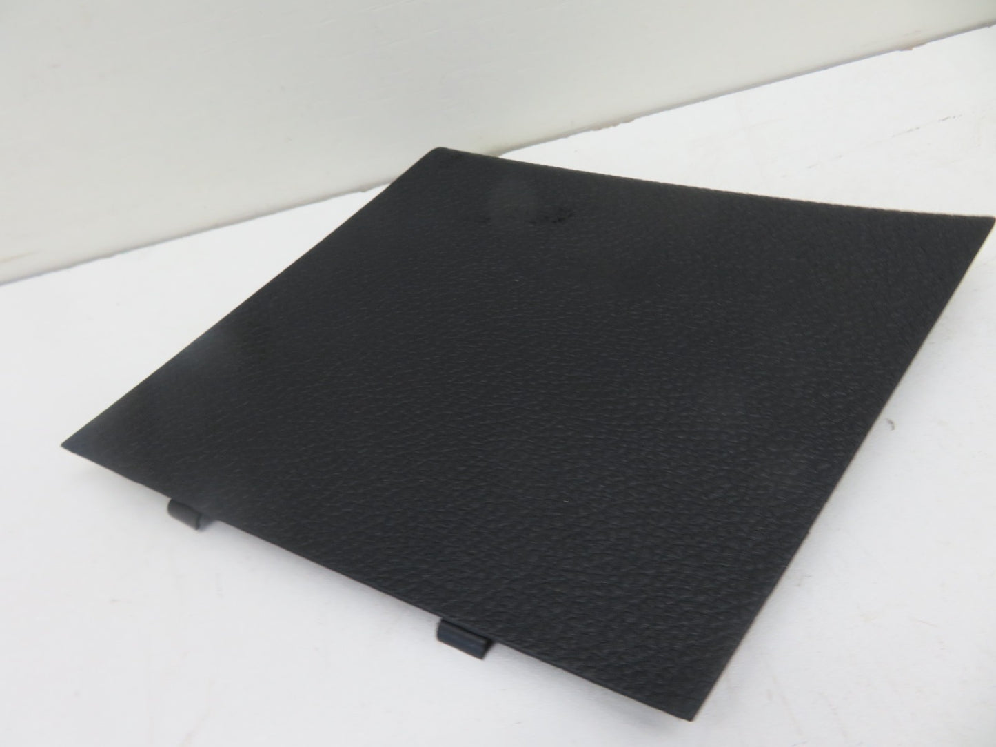 VW GOLF MK6 REAR LIGHT ACCESS TRIM OS 5K6867658 2009-2013 1500-7