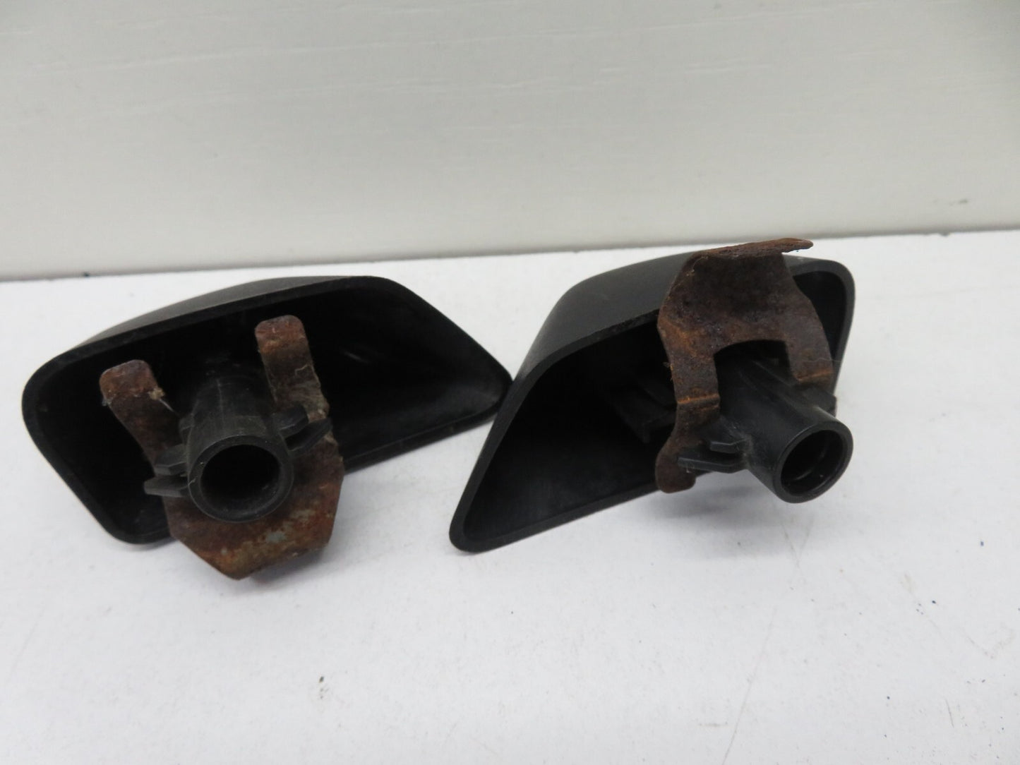 LAND ROVER FREELANDER 2 FRONT HEADLIGHT WASHER JETS PAIR 2006-2014