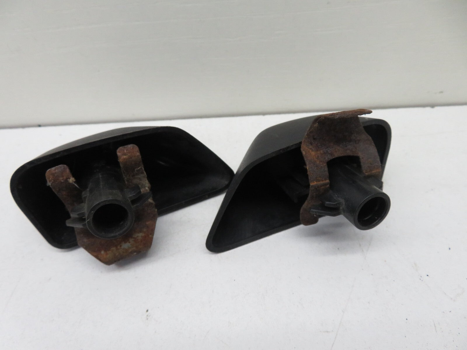 LAND ROVER FREELANDER 2 FRONT HEADLIGHT WASHER JETS PAIR 2006-2014