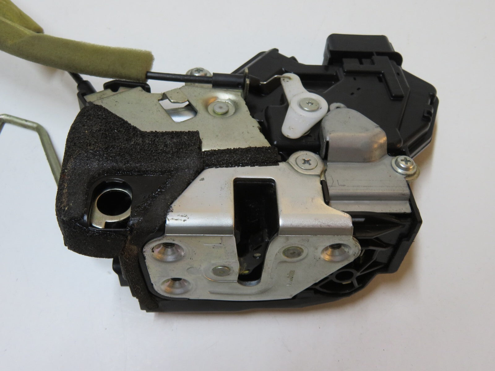 MAZDA 3 SPORT NSF DOOR LOCK CATCH 2003-2009 AM52