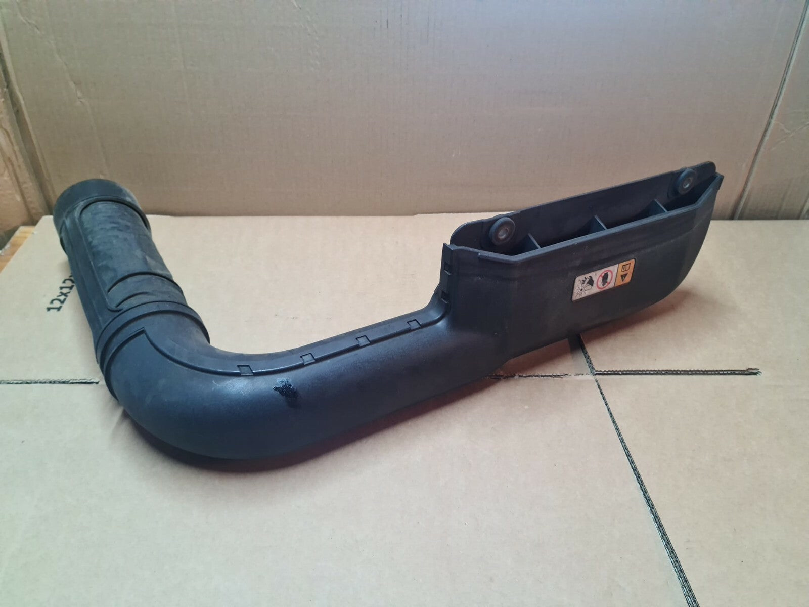 HYUNDAI I40 1.7 CRDI AIR COOLING DUCT PIPE 2012-2015 
